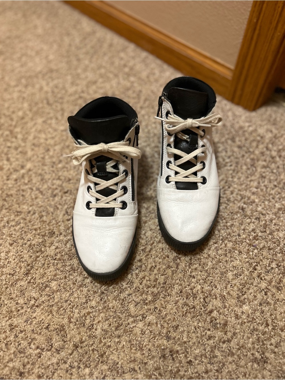 Softinos SHAY604SOF Women's White & Black Zip Up Ankle Boots Size 37/6.5